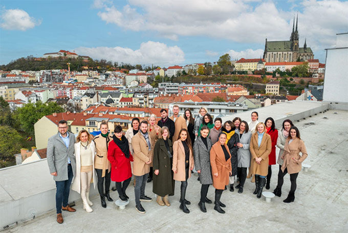 Budeš součástí týmu zkušených makléřů, kteří Tě rádi přivítají do party.
